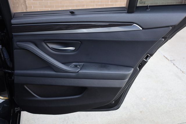 2011 BMW 5 Series 550i - 22960195 - 17