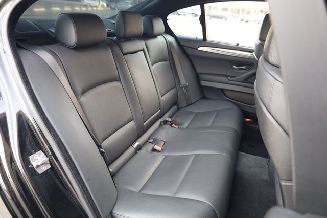 2011 BMW 5 Series 550i - 22960195 - 19