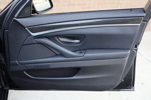 2011 BMW 5 Series 550i - 22960195 - 20