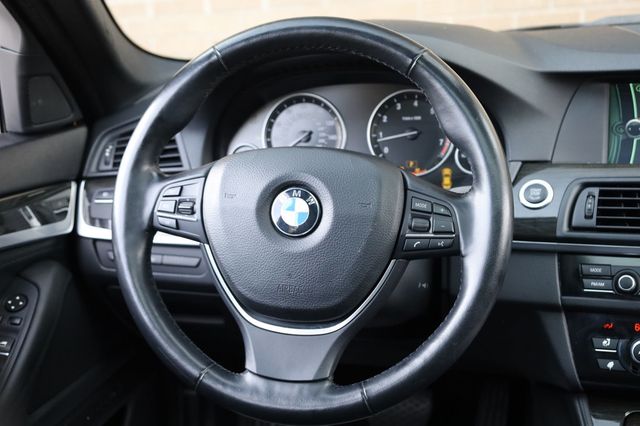 2011 BMW 5 Series 550i - 22960195 - 24