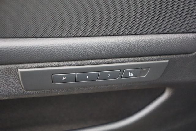 2011 BMW 5 Series 550i - 22960195 - 28