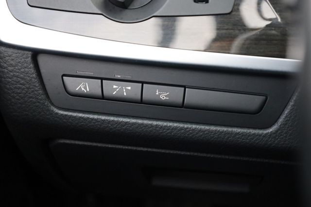 2011 BMW 5 Series 550i - 22960195 - 29