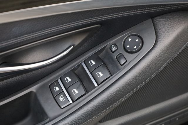 2011 BMW 5 Series 550i - 22960195 - 31