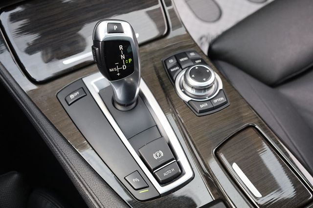 2011 BMW 5 Series 550i - 22960195 - 40