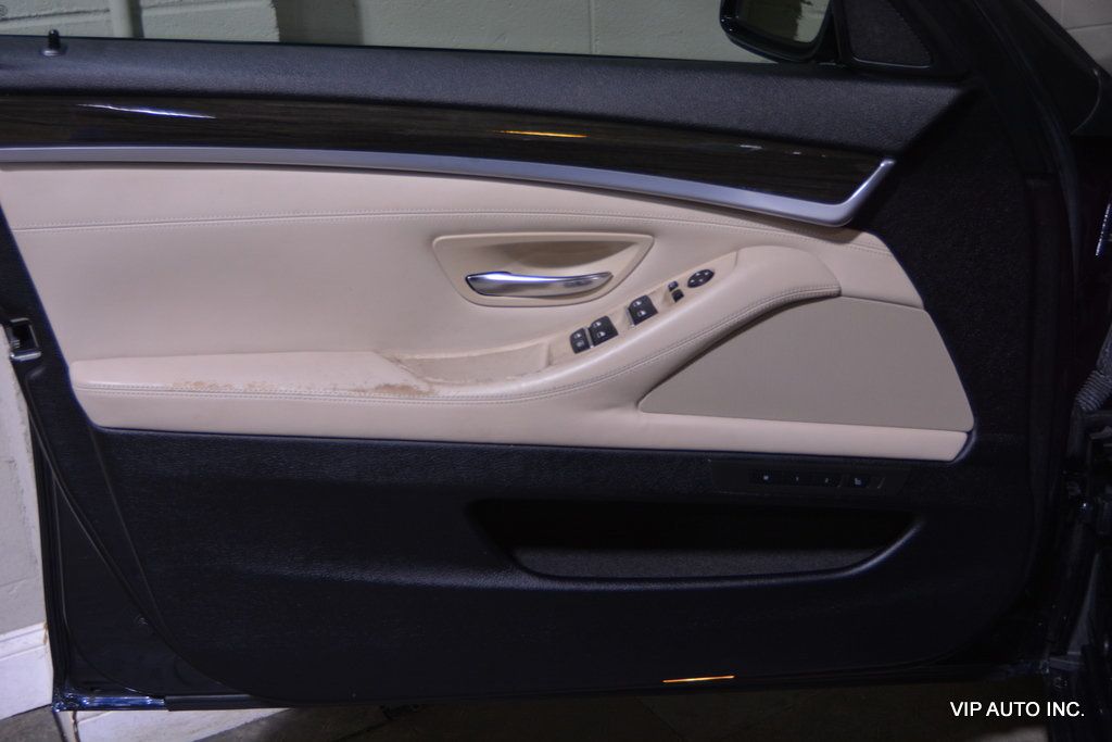 2011 BMW 5 Series 550i - 22866788 - 10