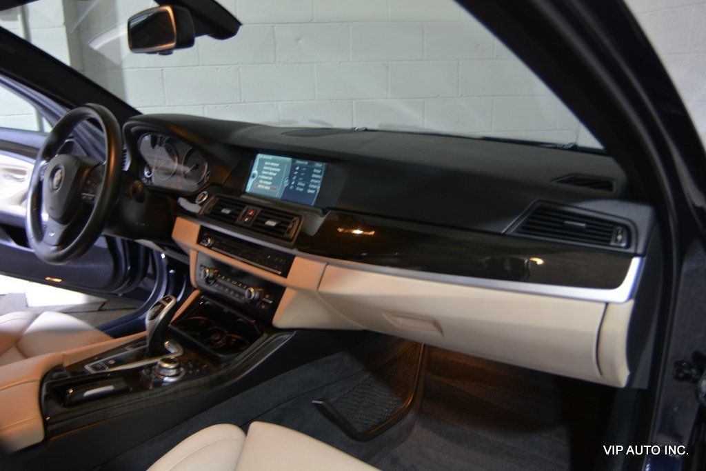 2011 BMW 5 Series 550i - 22866788 - 16