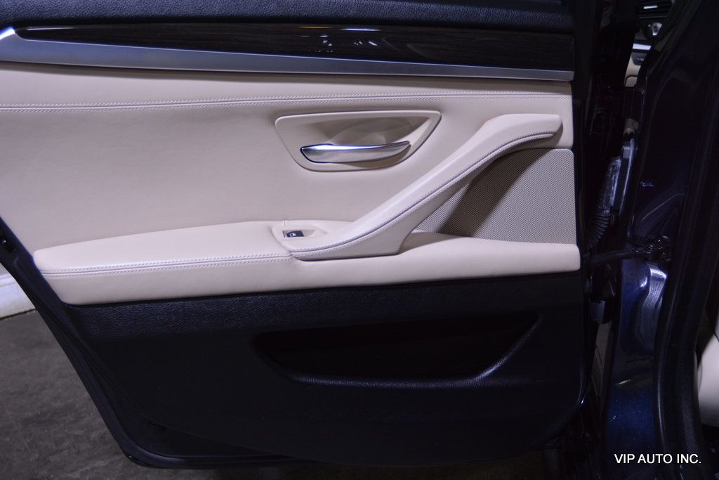 2011 BMW 5 Series 550i - 22866788 - 17