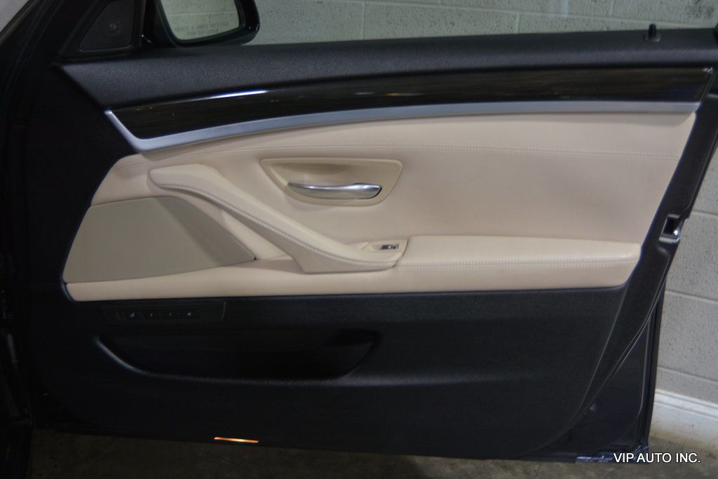 2011 BMW 5 Series 550i - 22866788 - 18