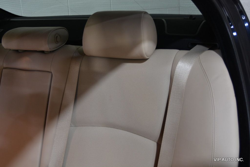 2011 BMW 5 Series 550i - 22866788 - 24