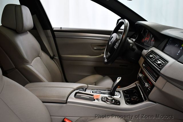 2011 BMW 5 Series 550i xDrive - 22436956 - 19