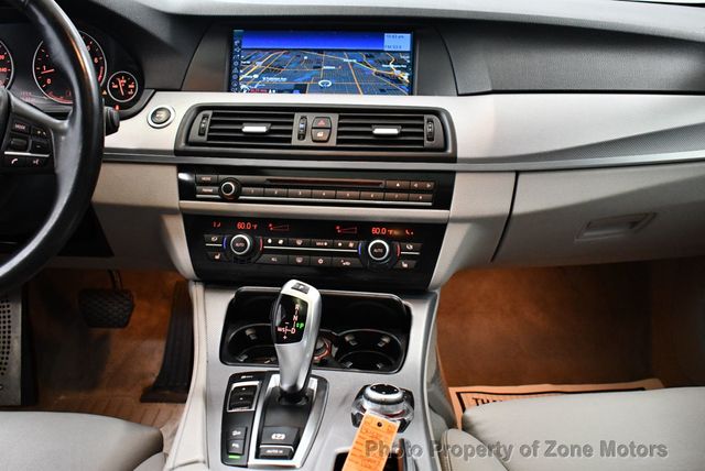 2011 BMW 5 Series 550i xDrive - 22436956 - 24