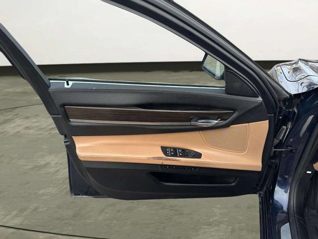 2011 BMW 7 Series 750i xDrive - 22968425 - 9