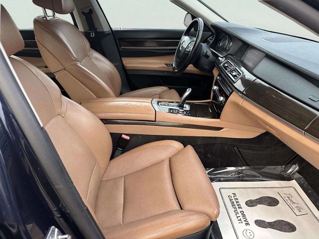 2011 BMW 7 Series 750i xDrive - 22968425 - 19