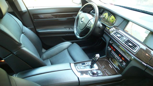 2011 BMW 7 Series 750Li xDrive - 19348062 - 29