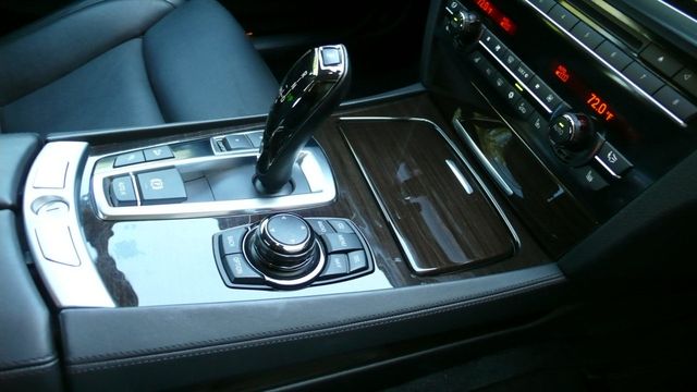 2011 BMW 7 Series 750Li xDrive - 19348062 - 30