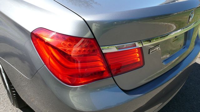 2011 BMW 7 Series 750Li xDrive - 19348062 - 64