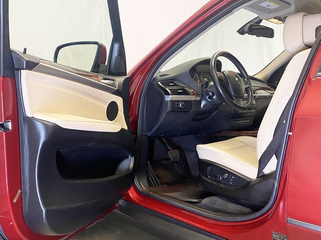 2011 BMW X5 35i - 22884032 - 14
