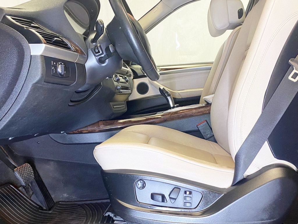 2011 BMW X5 35i - 22884032 - 16