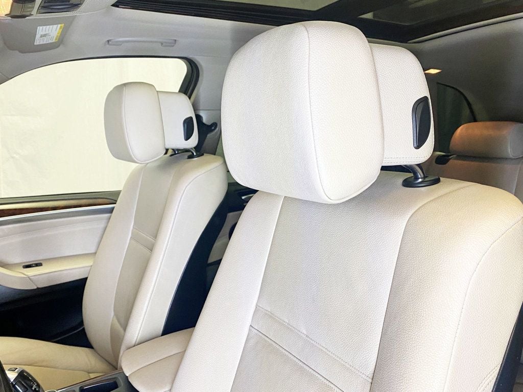2011 BMW X5 35i - 22884032 - 19