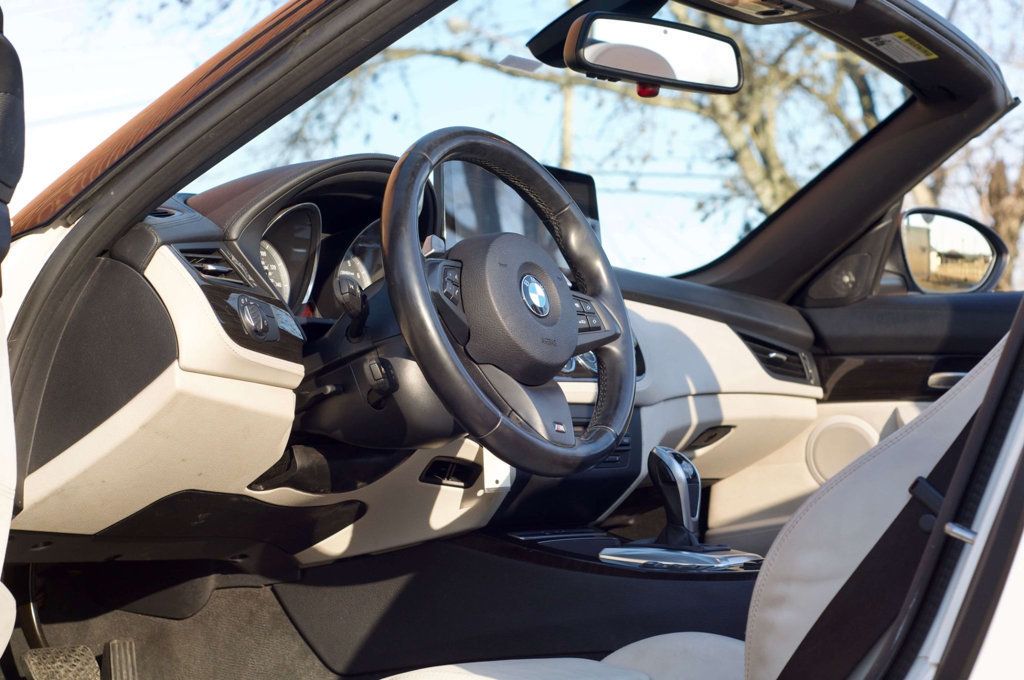 2011 BMW Z4 MSRP$74620/Z4/Roadster/S-Drive35/ComfortAccessEntry/NAV - 22983272 - 17