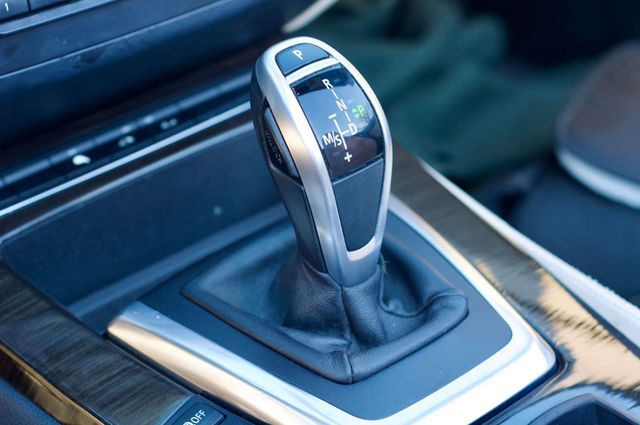 2011 BMW Z4 MSRP$74620/Z4/Roadster/S-Drive35/ComfortAccessEntry/NAV - 22983272 - 27