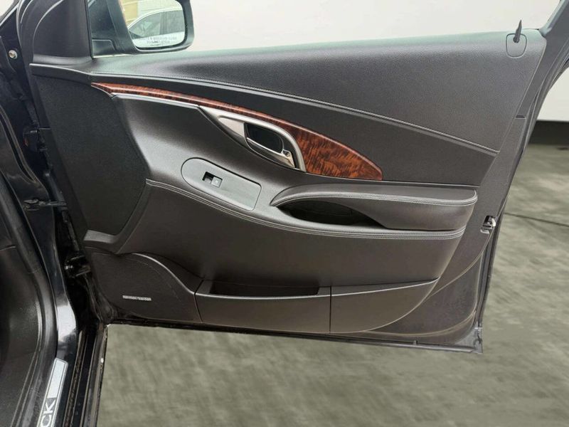 2011 Buick LaCrosse 4dr Sedan CXL AWD - 22970613 - 24