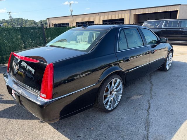 2011 Cadillac DTS 4dr Sedan - 23071168 - 5