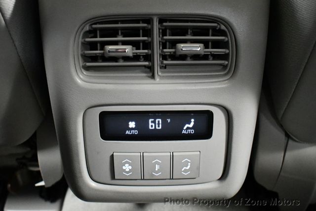 2011 Cadillac DTS 4dr Sedan Luxury Collection - 22480828 - 33