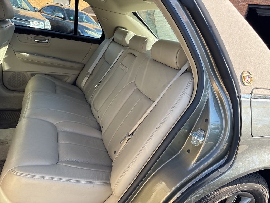 2011 Cadillac DTS 4dr Sedan Luxury Collection - 22937792 - 11