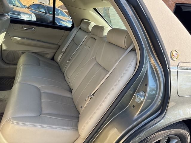 2011 Cadillac DTS 4dr Sedan Luxury Collection - 22937792 - 11