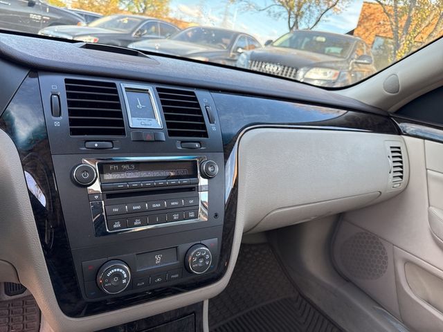 2011 Cadillac DTS 4dr Sedan Luxury Collection - 22937792 - 12