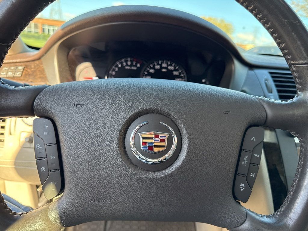 2011 Cadillac DTS 4dr Sedan Luxury Collection - 22937792 - 14