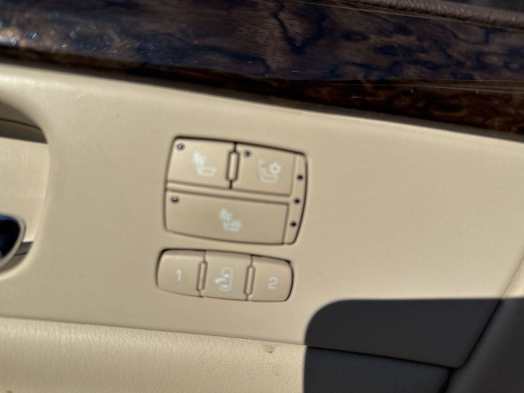 2011 Cadillac DTS 4dr Sedan Luxury Collection - 22937792 - 15