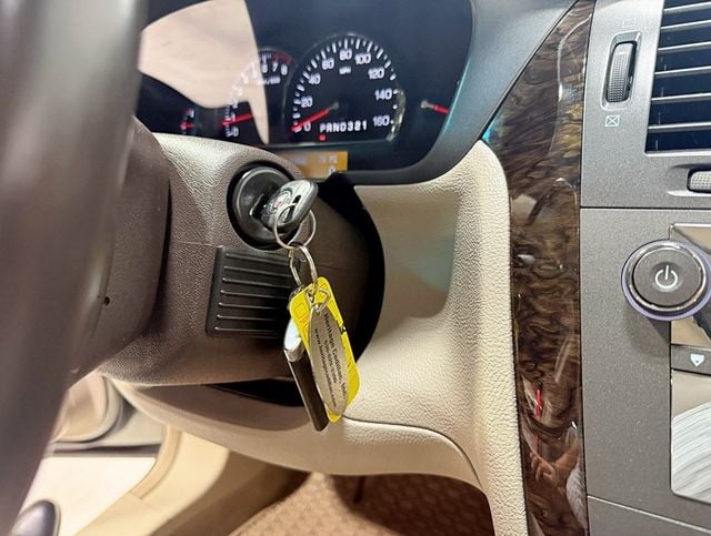 2011 Cadillac DTS 4dr Sedan Luxury Collection - 22937792 - 16