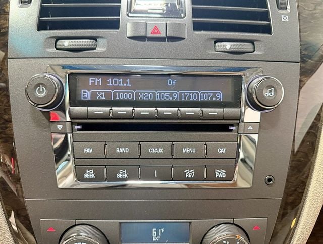 2011 Cadillac DTS 4dr Sedan Luxury Collection - 22937792 - 19