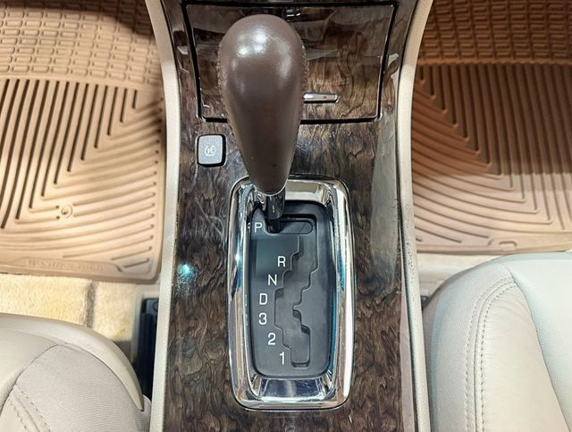 2011 Cadillac DTS 4dr Sedan Luxury Collection - 22937792 - 21