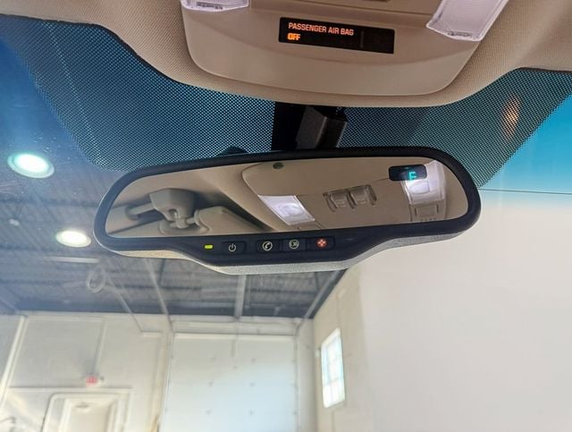 2011 Cadillac DTS 4dr Sedan Luxury Collection - 22937792 - 23