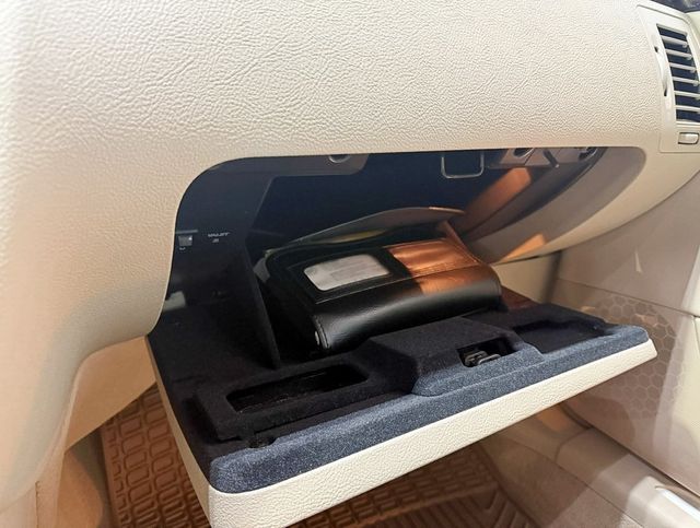 2011 Cadillac DTS 4dr Sedan Luxury Collection - 22937792 - 24