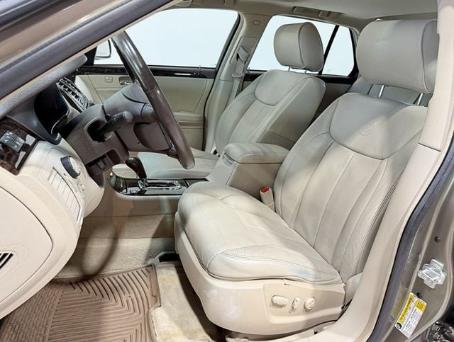 2011 Cadillac DTS 4dr Sedan Luxury Collection - 22937792 - 26