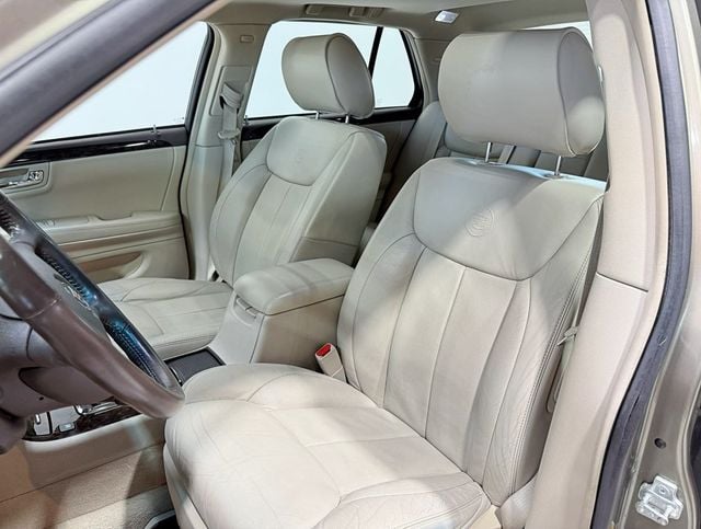 2011 Cadillac DTS 4dr Sedan Luxury Collection - 22937792 - 29