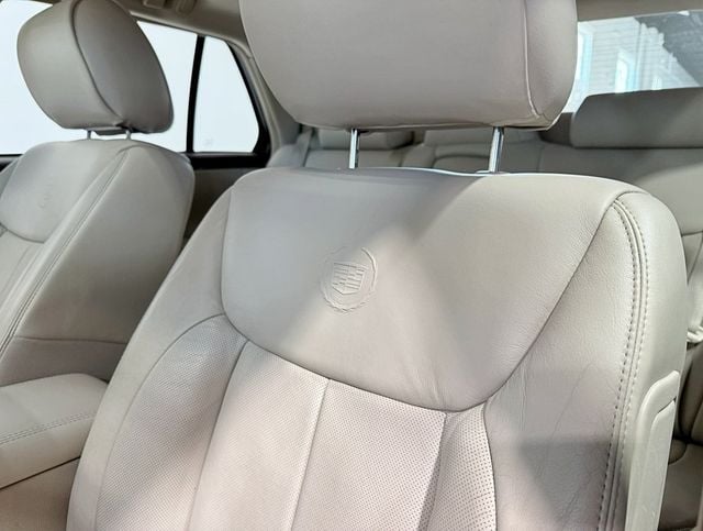 2011 Cadillac DTS 4dr Sedan Luxury Collection - 22937792 - 30