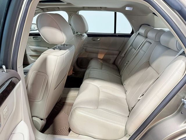 2011 Cadillac DTS 4dr Sedan Luxury Collection - 22937792 - 34