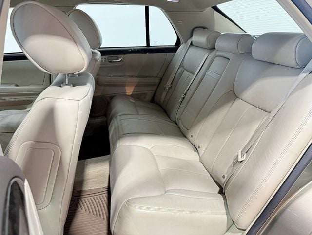 2011 Cadillac DTS 4dr Sedan Luxury Collection - 22937792 - 35