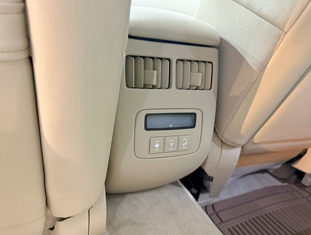 2011 Cadillac DTS 4dr Sedan Luxury Collection - 22937792 - 37