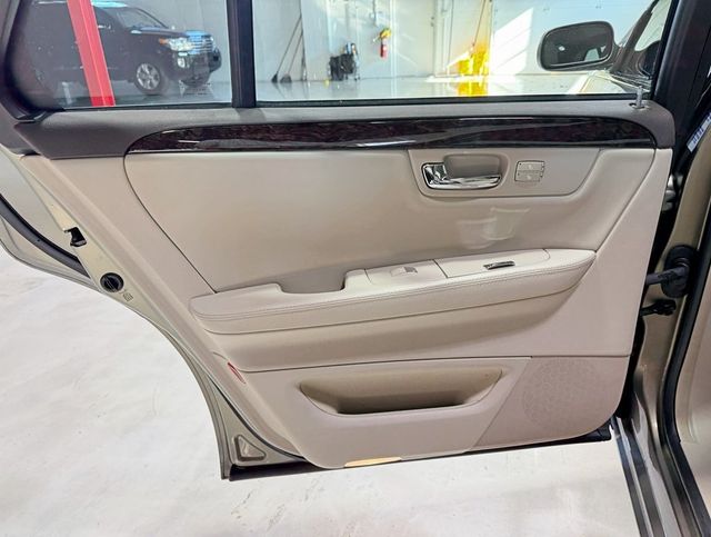 2011 Cadillac DTS 4dr Sedan Luxury Collection - 22937792 - 38