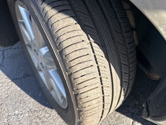 2011 Cadillac DTS 4dr Sedan Luxury Collection - 22937792 - 3