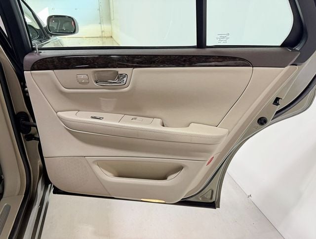 2011 Cadillac DTS 4dr Sedan Luxury Collection - 22937792 - 45