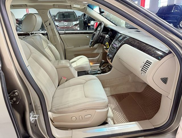 2011 Cadillac DTS 4dr Sedan Luxury Collection - 22937792 - 47