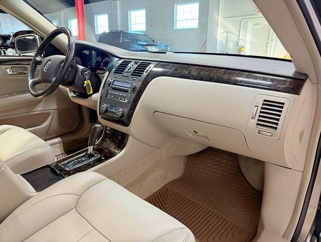 2011 Cadillac DTS 4dr Sedan Luxury Collection - 22937792 - 49