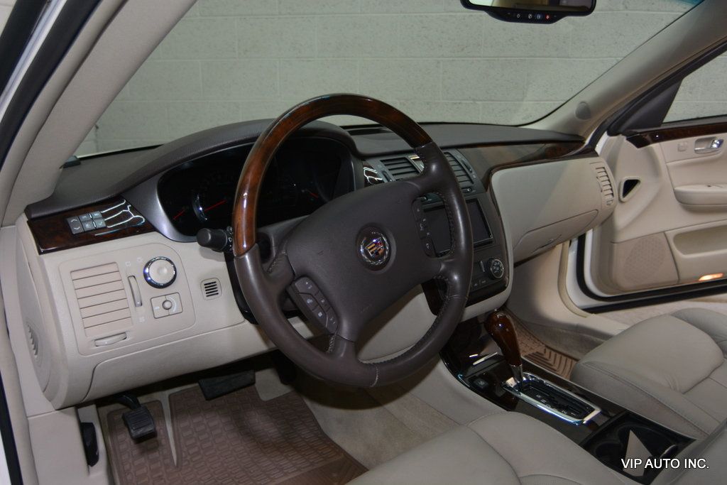 2011 Cadillac DTS 4dr Sedan Luxury Collection - 22982759 - 10